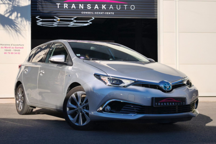 TOYOTA AURIS