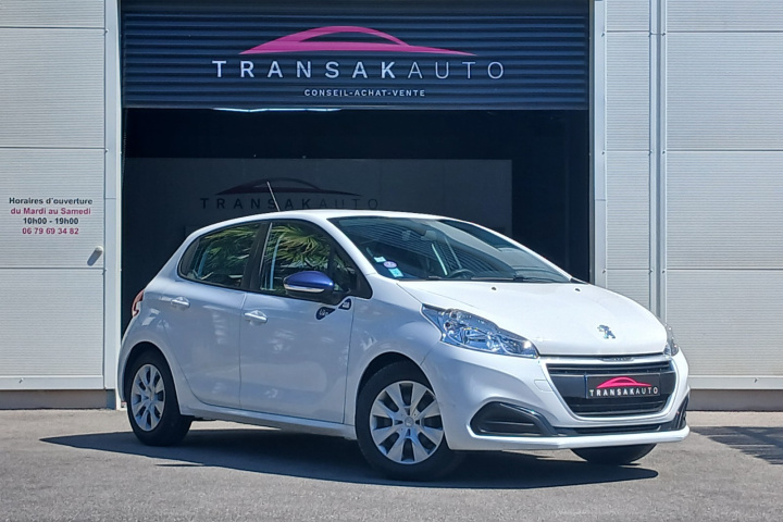 PEUGEOT 208
